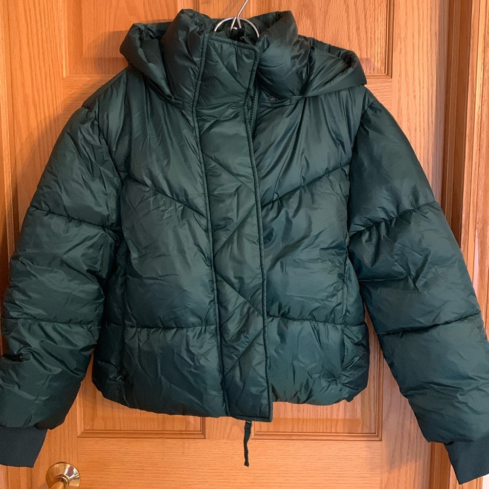 GAP Women’s PrimaLoft PURE Big Puff Cropped Jacket